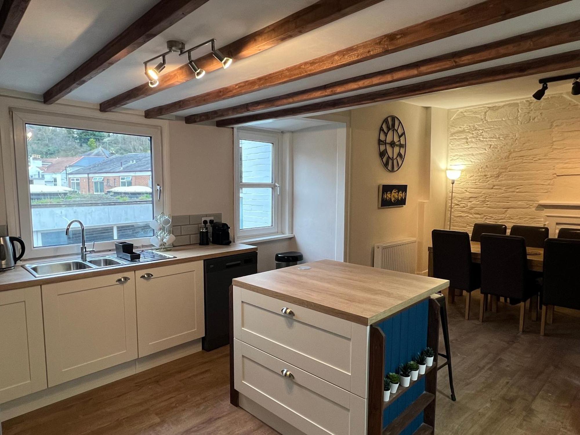A Spacious 2 Bed Flat In Kingsbridge Town Exterior foto